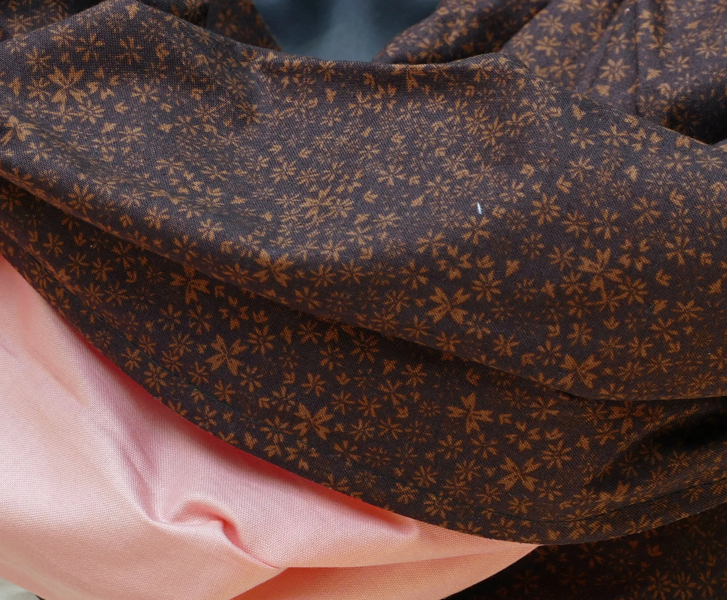 Foulard 5 en 1 Brun à fleurs roses Famille Nomade