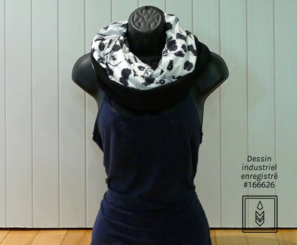 Foulard 5 en 1 en bambou blanc aux motifs de fleurs noires Famille Nomade